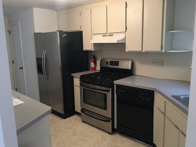 Kitchen - 159 Leland Farm Rd