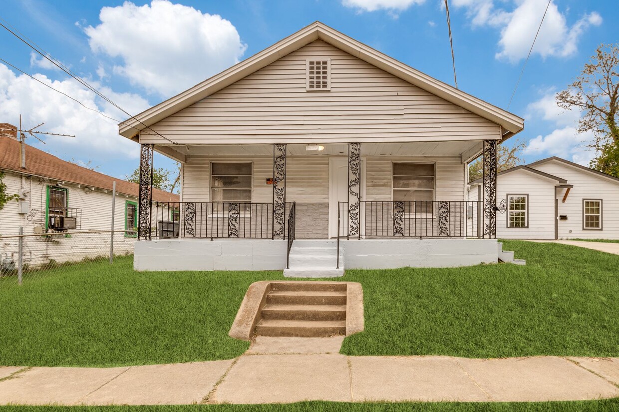 Primary Photo - COMING SOON! 3 Bed 1 Bath House in Dallas TX!