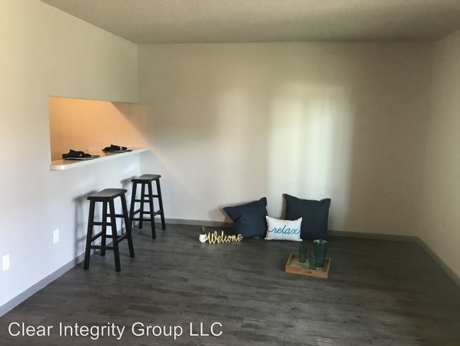 Building Photo - 1 br, 1 bath Apartment - 11300 Roszell St.