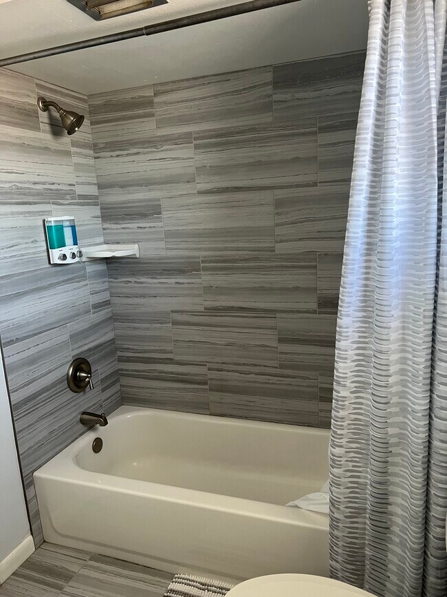 Foto del edificio - 510 Driftwood Cir W