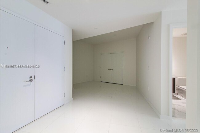 Foto del edificio - 851 NE 1st Ave
