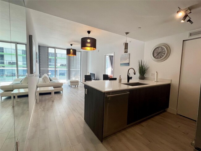 Foto del edificio - 488 NE 18th St