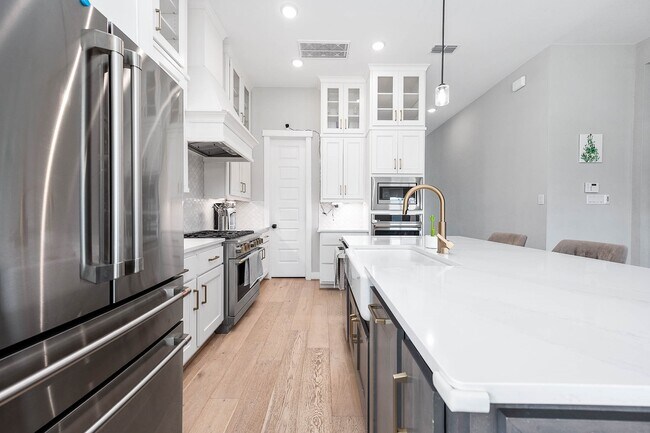 Building Photo - 3102 Somerset Levens Ln