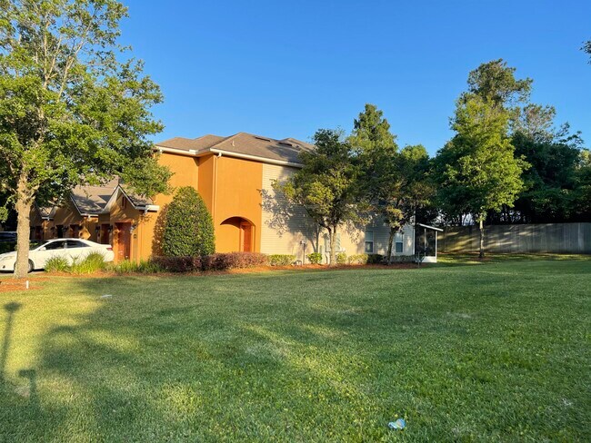 Building Photo - 6820 Misty View Dr