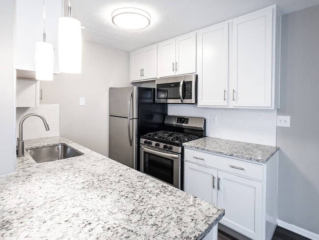 Building Photo - Pepperwood Townhomes & Gardens