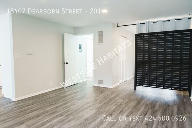 Foto del edificio - 18407 Dearborn - Gorgeous, fully renovated...