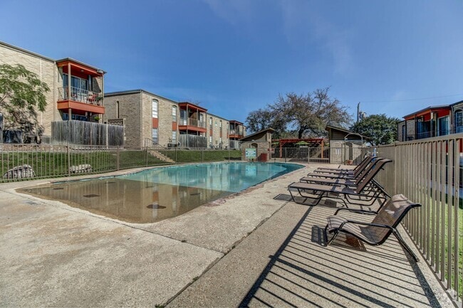 Building Photo - Oak Terrace