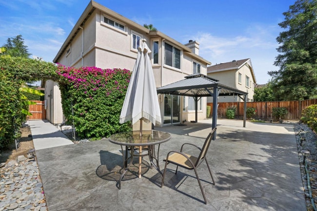 Building Photo - 48 Primrose Ct