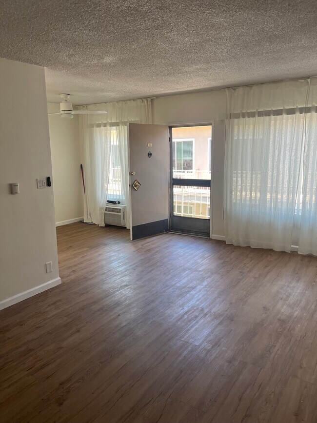 Foto del edificio - 739 N Croft Ave