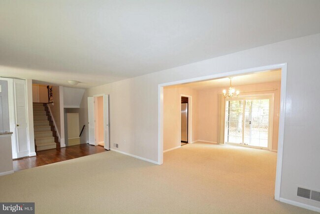 Foto del edificio - 5111 Gainsborough Dr