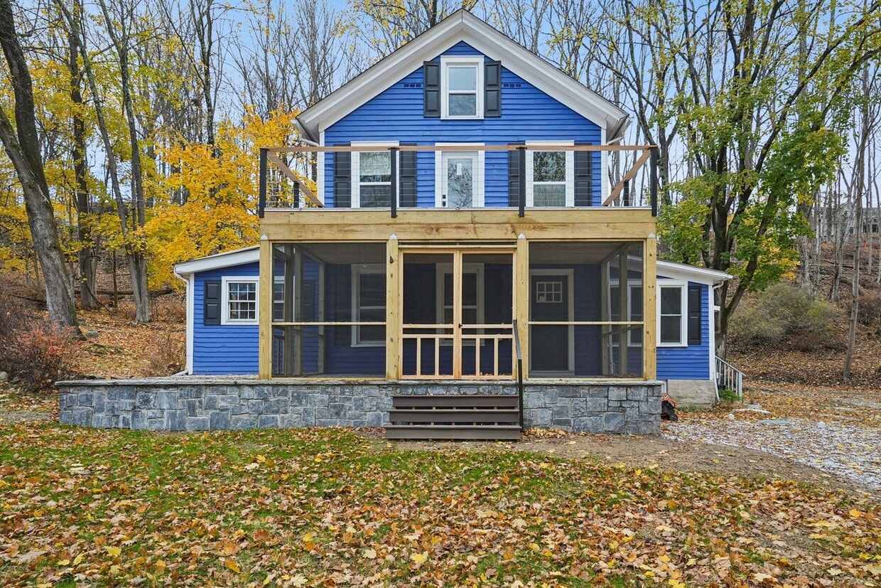 Primary Photo - 916 East End Rd