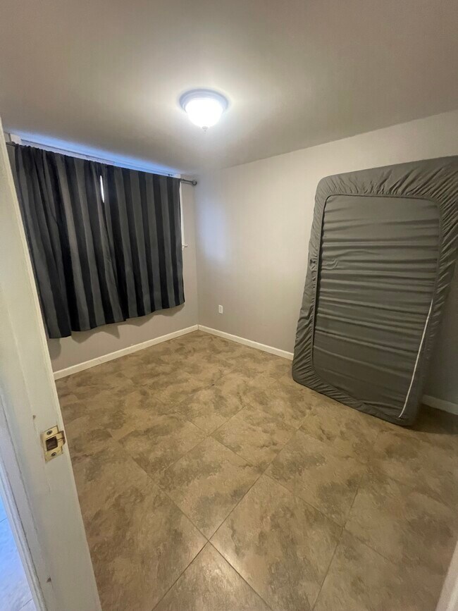 Foto del edificio - 2578 E 19th St