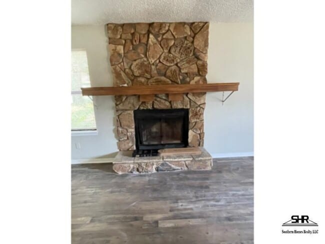 Building Photo - 10057 Hillview Dr
