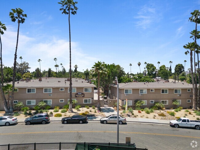 Building Photo - School Circle Apartments - Riverside, CA