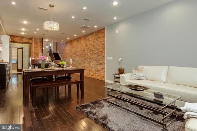 Foto del edificio - 328 S 15th St