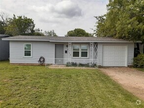 Building Photo - 1110 Briarwood St