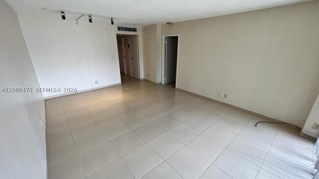 Foto del edificio - 20500 W Country Club Dr
