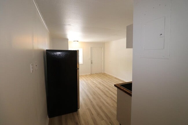 Building Photo - 21 Larue St