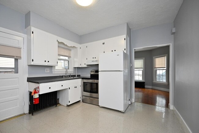 Building Photo - 6 Beacon St