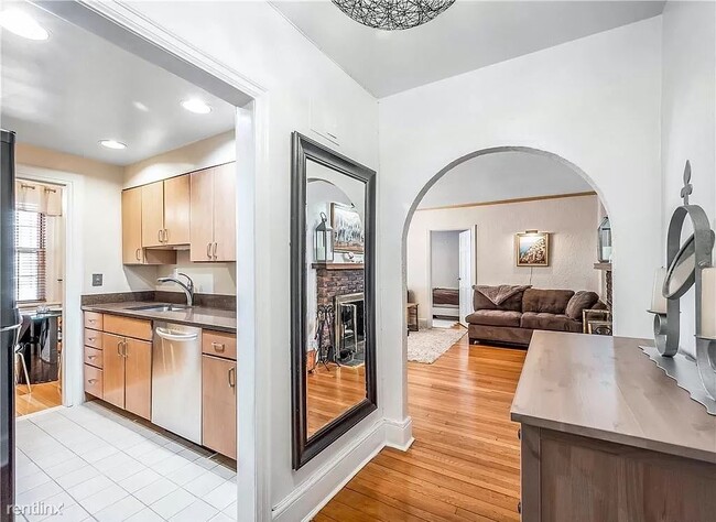 Building Photo - 1 br, 1 bath Condo - 511 Aurora Ave Unit 514
