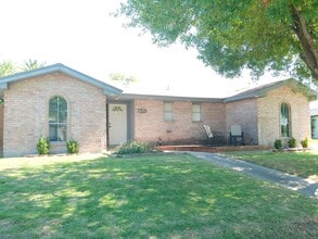 Building Photo - 1822 Volga Dr