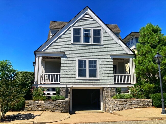 Building Photo - 4 Stonington Cmns