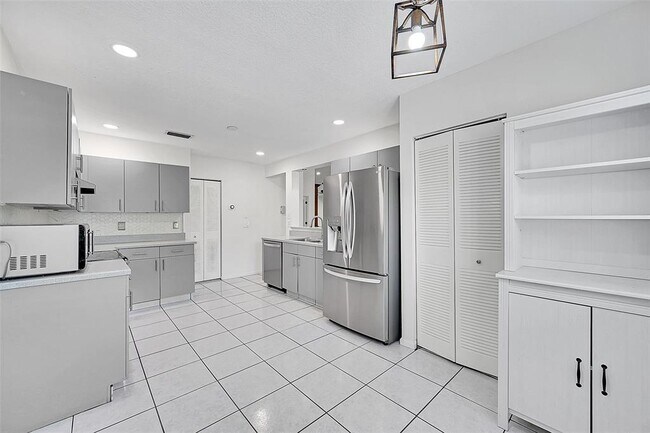 Foto del edificio - 1002 NW 105th Way