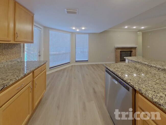 Foto del edificio - 15803 Hampton Village Dr