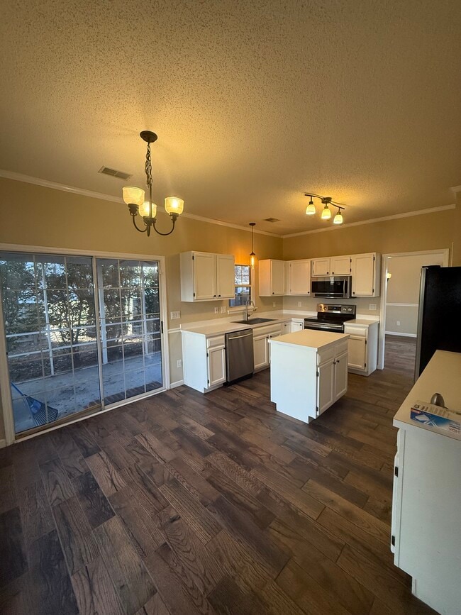 Building Photo - 8511 Stonebridge Dr