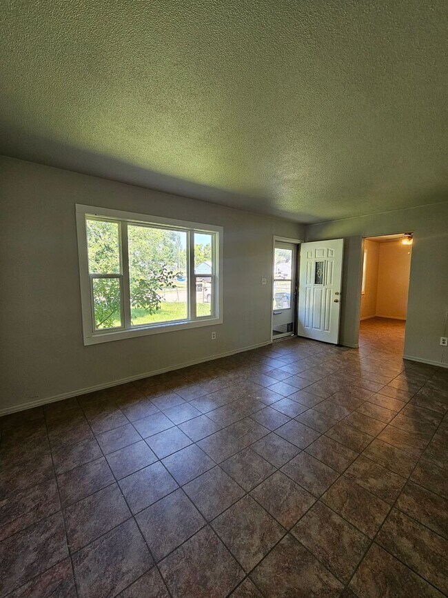 Foto del edificio - 3 BED | 1 BATH | SINGLE-LEVEL HOME | NORTH