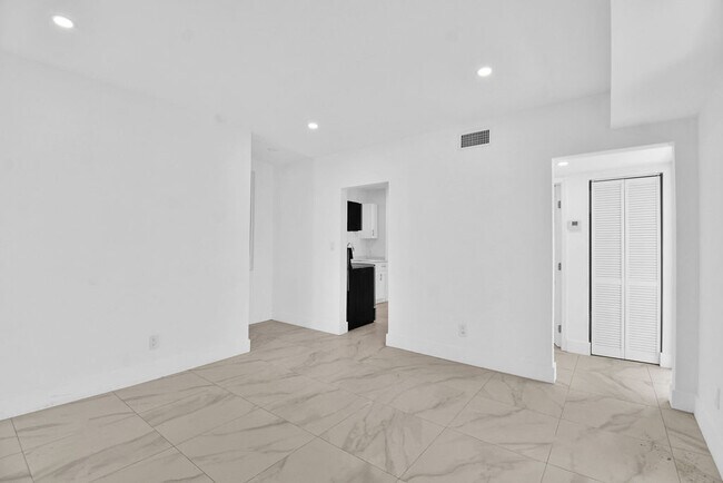 Foto del edificio - 3025 NW 8th Ave