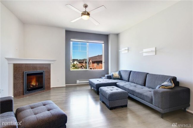 Building Photo - 2 br, 2 bath Townhome - 3014 SW Morgan Street