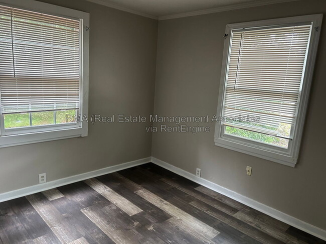 Foto del edificio - 1001 W College St Ext