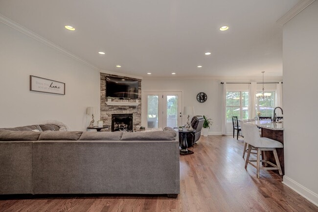 Building Photo - Fully Furnished, Short Term Rental, 1 Month Mimimum