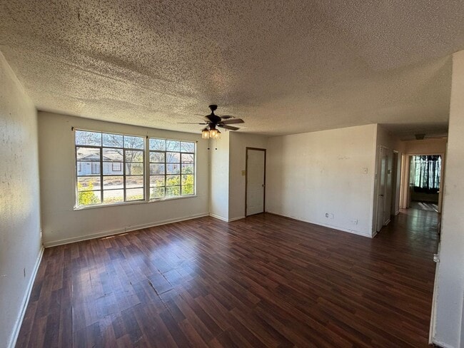 Building Photo - House for Lease