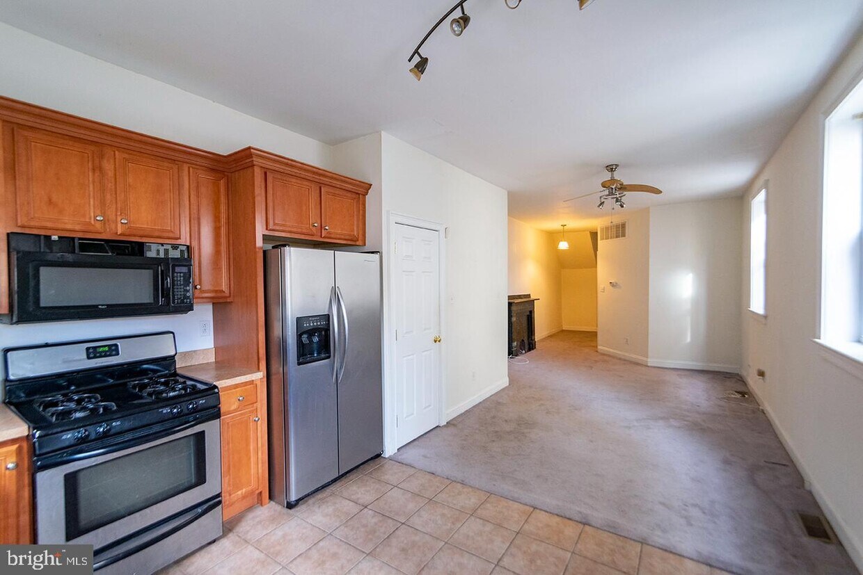 2546 W Girard Ave Unit LOWER, Philadelphia, PA 19130 Room for Rent in