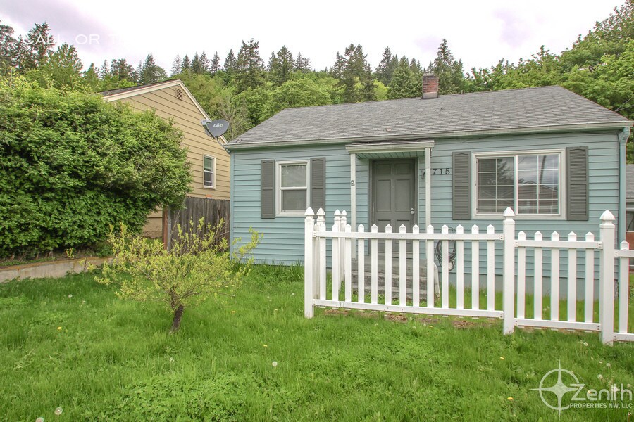 715 NW 10th Ave Unit 3, Camas, WA 98607 Apartment for Rent in Camas