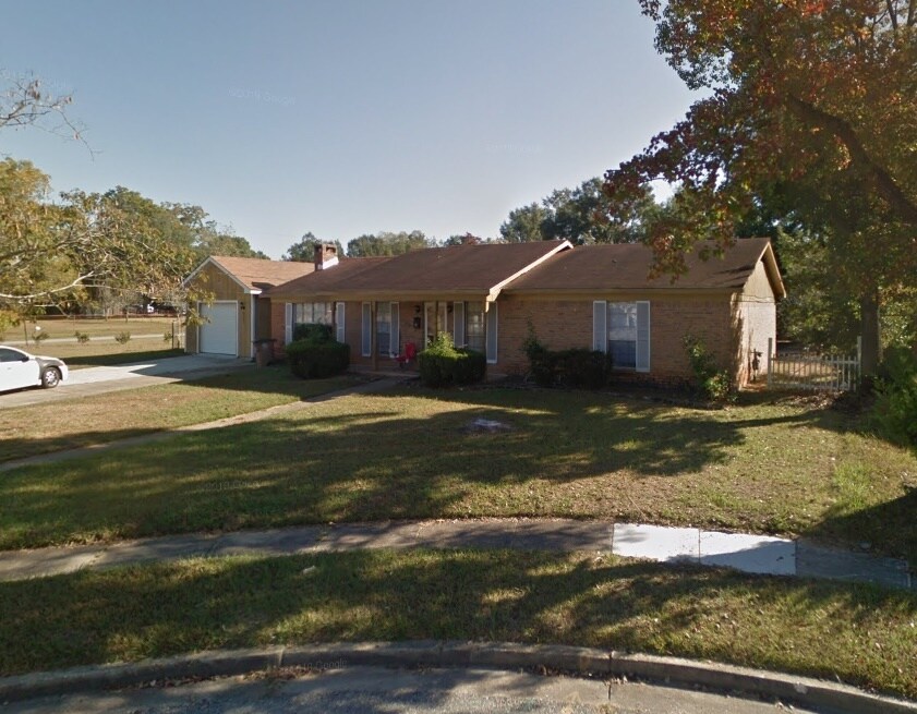Primary Photo - 801 S Cedar St