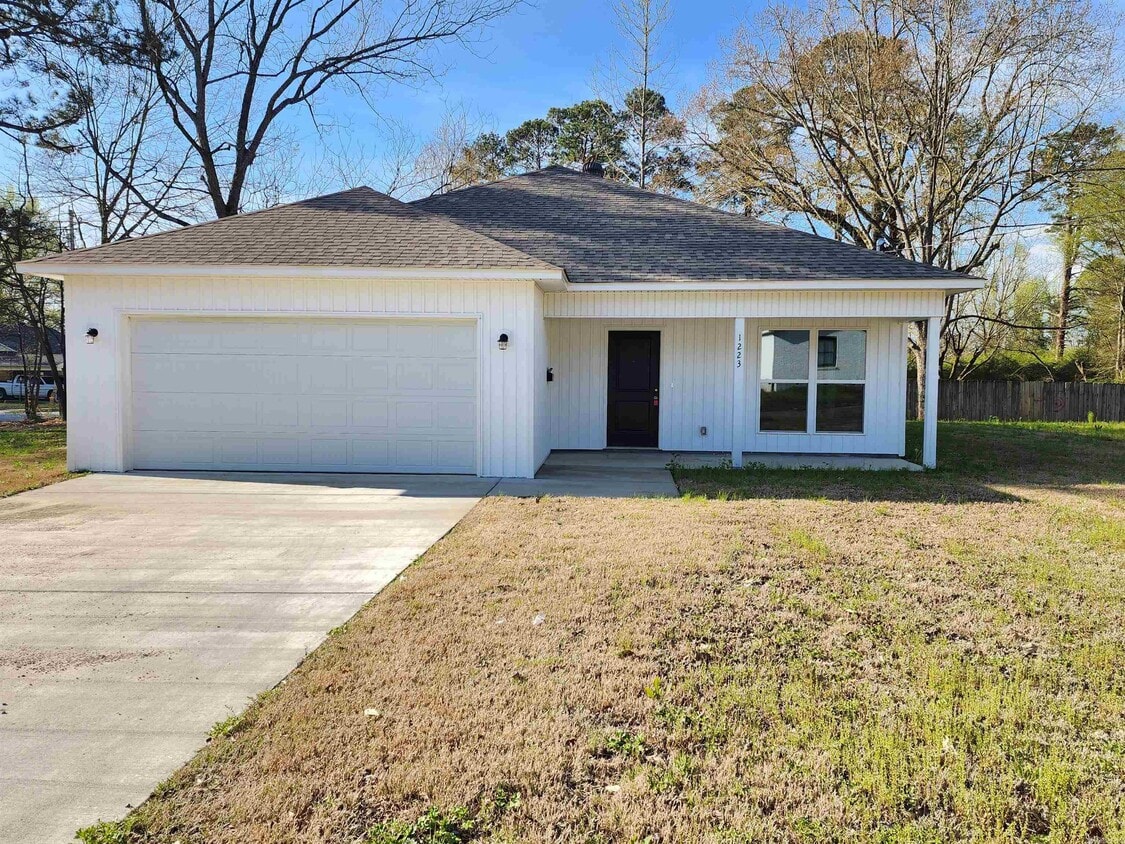 Primary Photo - 1223 Cherry Ln