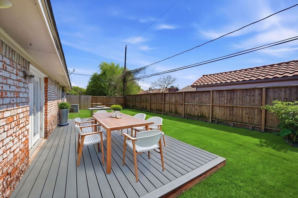 Building Photo - 4908 Holly Park Dr