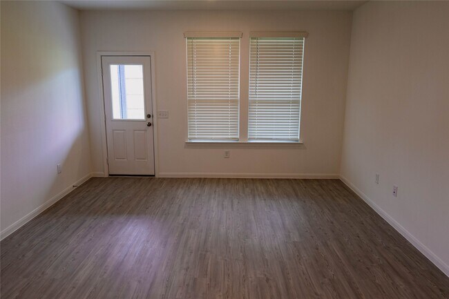 Foto del edificio - 14984 Rustic Moon Rd
