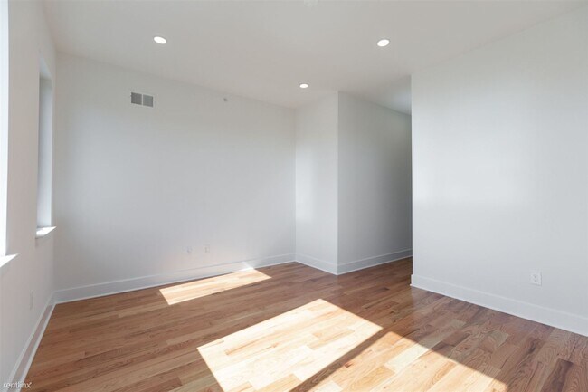 Foto del edificio - 3 br, 3 bath Duplex - 505 W Norris St Unit B
