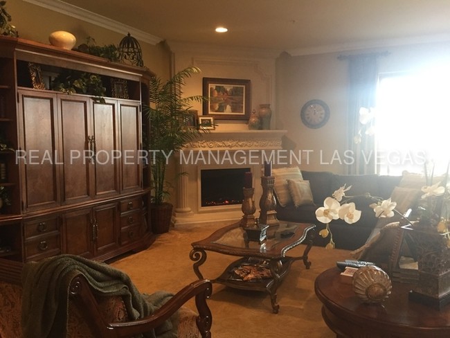 Foto del edificio - STUNNING FURNISHED LAKE LAS VEGAS CONDO!