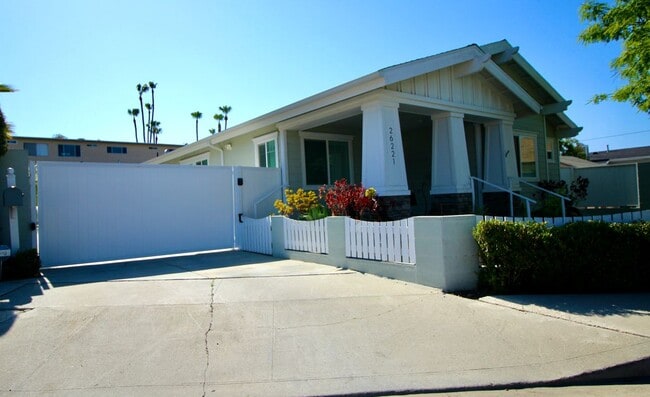 Building Photo - 26221 Oak St
