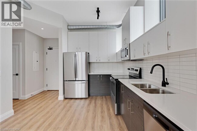 Photo du bâtiment - 15 Main St