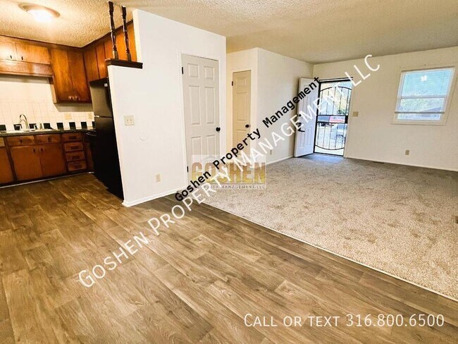 Foto del edificio - Large Modern Home on a Cu-De-Sac - Lease O...