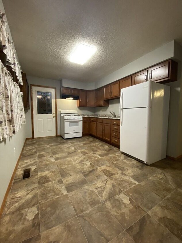 Foto del edificio - 3  Bed 1 Bath - Coming Soon!