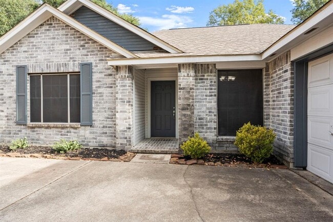 Building Photo - 26315 Richards Rd