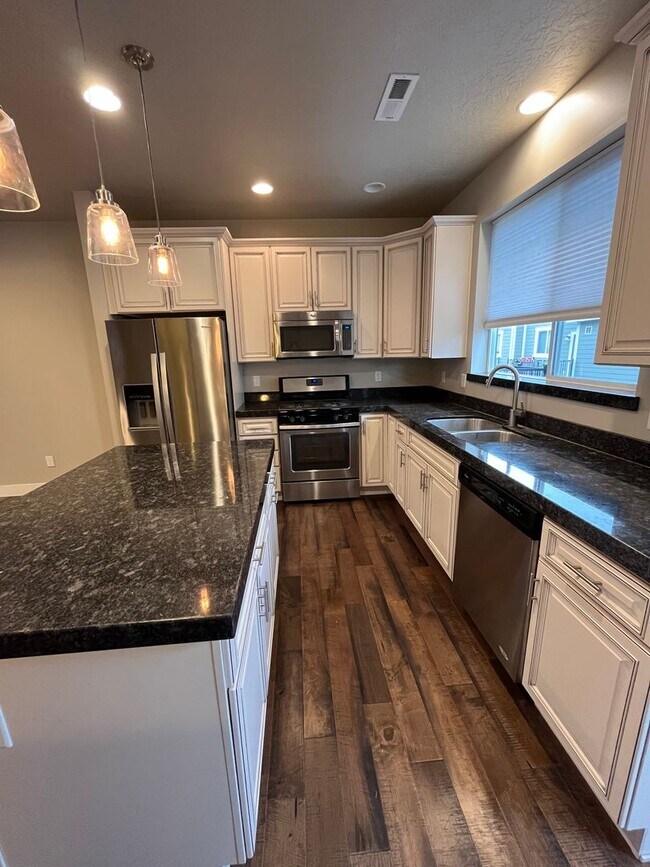Foto del edificio - 3 Bed/ 3 Bath Townhome in Draper!