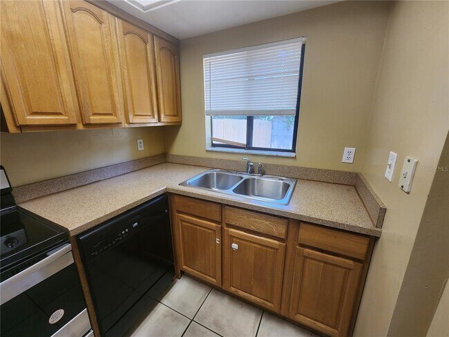 Building Photo - 702 SW 70th Terrace